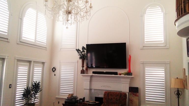 Washington DC great room with wall-mounted television and arc windows.